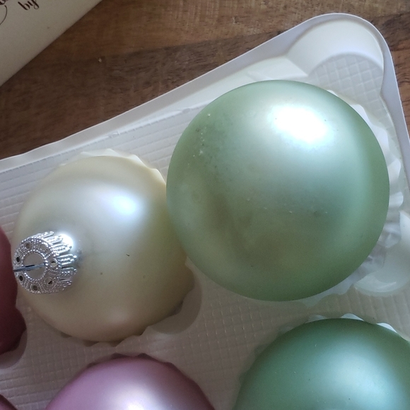 Frosted glass ball Christmas ornament bundle of 6 - Picture 6 of 10